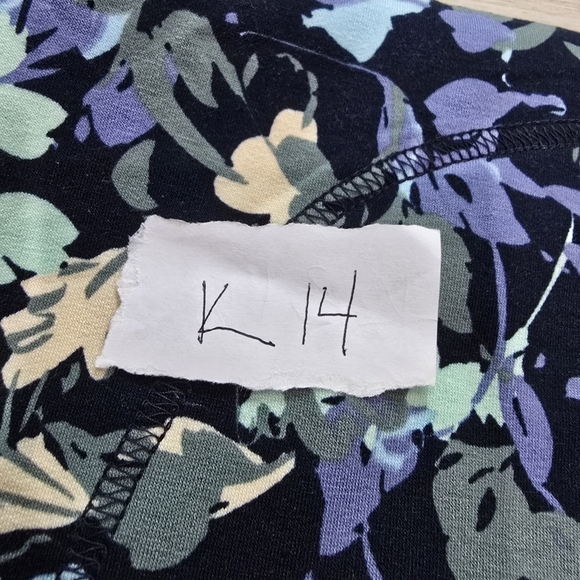 zuda Z-Knit Curved Hem Long Sleeve Pullover Size S NWOT BLUE FLORAL A468601 QVC - Picture 7 of 7